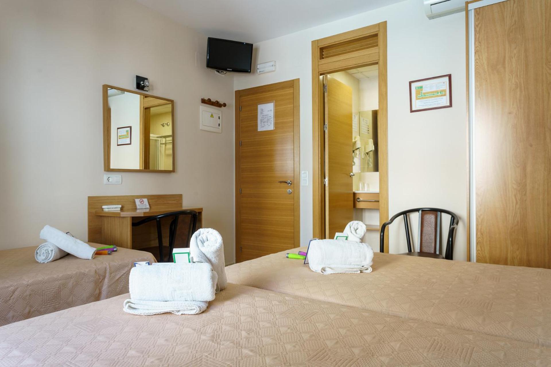 Hostal Costabella Powered By Faro Homes Fuengirola Room photo